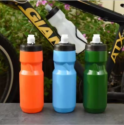 Προσαρμοσμένο λογότυπο Αποδεκτό 700ml PE πλαστικό αθλητικό μπουκάλι νερού με κάλυψη σκόνης