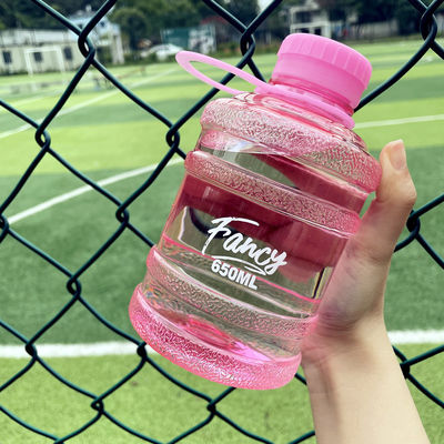 Μίνι μπουκάλι πλαστικού νερού 650 ml για φιλικά προς το περιβάλλον αθλητικά μπουκάλια βραστό νερό