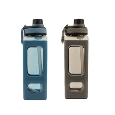 Τετράγωνο 700 ml πλαστικό μπουκάλι νερού Εξοπλισμένο με αντι-διάβρωση επίστρωση και άχυρο