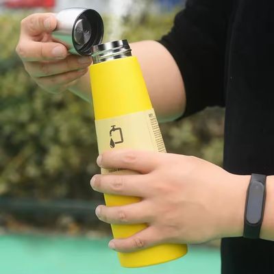 Ατσάλι ατσάλινο βαμβάκι κενού για αθλητές Προσαρμόσιμη 18 Oz σκόνη επικαλυμμένο μπουκάλι νερού