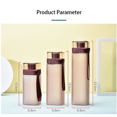 Αθλήματα εξωτερικού Μεταφορτωτό 550ml 700ml PC πλαστικό τετραγωνικό μπουκάλι νερού με σχοινί χειριστή