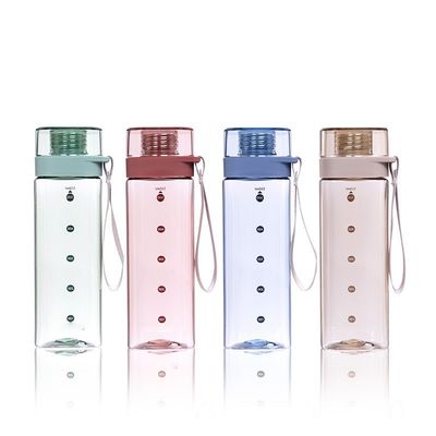 Αθλήματα εξωτερικού Μεταφορτωτό 550ml 700ml PC πλαστικό τετραγωνικό μπουκάλι νερού με σχοινί χειριστή