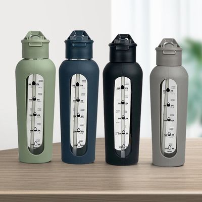 700 ml/1000 ml φορητά γυάλινα μπουκάλια με προσαρμοσμένο λογότυπο με σιλικόνιο και χρονική σφραγίδα
