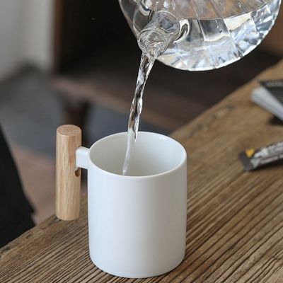 Μεταφορά θερμότητας υπολίμανσης 11oz κεραμική κούπα με ξύλινο χερούλι