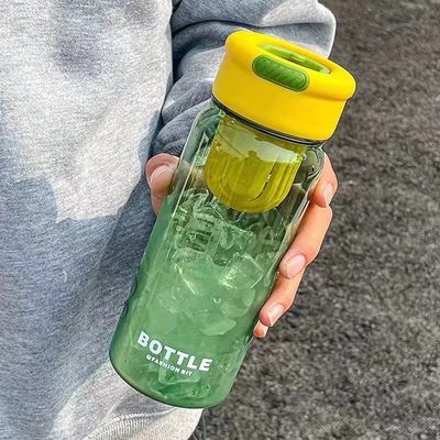 Σύγχρονο σχεδιασμό 650ml PP πλαστικό μπουκάλι νερού με προσαρμοσμένο λογότυπο και διαχωριστή τσαγιού