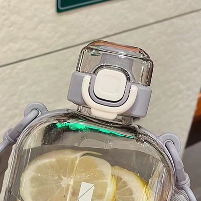 Μείνετε ενυδατωμένοι οπουδήποτε 750 ml τετραγωνική φιάλη καθαρού νερού με σχοινί και αδιάβροχο καπάκι