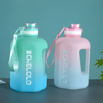 Προσαρμοσμένο λογότυπο 1.6L 2.2L BPA δωρεάν κλίση χρώμα ποτήρι νερού για εξωτερικές και εσωτερικές εκδηλώσεις