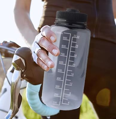 Unisex 1000 ml Μεγάλη χωρητικότητα ποτήρι νερού κλίμακα Ανερό αδιάβροχο ποτήρι με PS πλαστικό υλικό