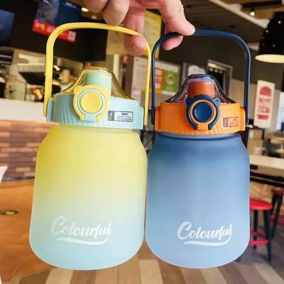 Μινιμαλιστικό στυλ 1100ml 1300ml PC πλαστικό μπουκάλι με προσαρμοσμένο λογότυπο