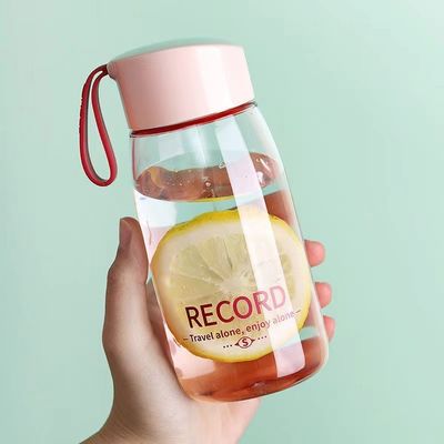 Προσαρμοσμένο λογότυπο Αποδεκτό 380ml Διαυγές πλαστικό μπουκάλι με κάλυμμα και λαβή