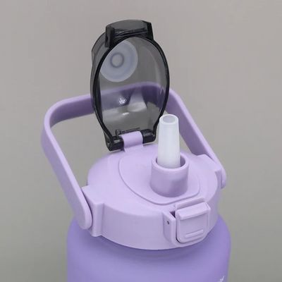 Ποτό 2L φορητό πλαστικό μπουκάλι νερού με χρονοδιακόπτη και χρώμα κλίσης
