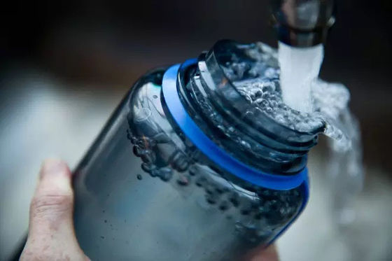 1000 ml Bpa ελεύθερο πλαστικό διαφανές μπουκάλι υγρού νερού με κλίμακα για εξωτερικούς αθλητές
