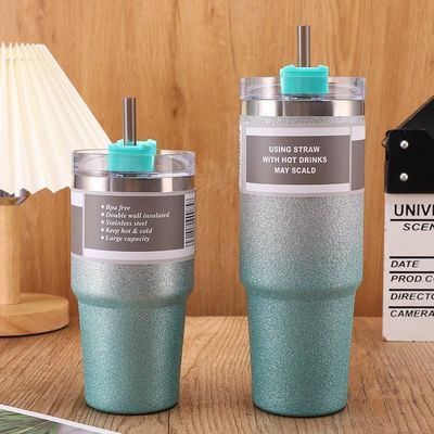 20OZ 30OZ μπουκάλι νερού από ανοξείδωτο χάλυβα Προσαρμοσμένο σχεδιασμό Πολυχρωματικό σπορ άχυρο Θερμό μπουκάλι