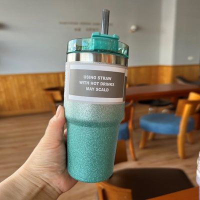 Προσαρμοσμένο λογότυπο 20 oz / 30 oz από ανοξείδωτο χάλυβα μονωμένο φλιτζάνι νερού με άχυρο