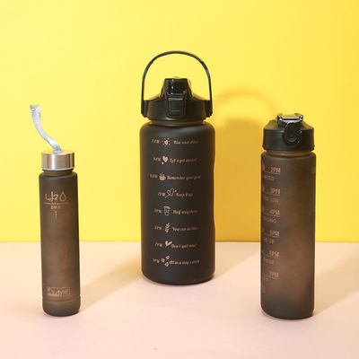 2000ml 900ml 300ml 3 σε 1 Custom πλαστικό μπουκάλι από άχυρο με χρονόμετρο για γυμναστήριο και αθλητισμό