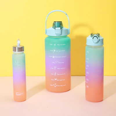 2000ml 900ml 300ml 3 σε 1 Custom πλαστικό μπουκάλι από άχυρο με χρονόμετρο για γυμναστήριο και αθλητισμό