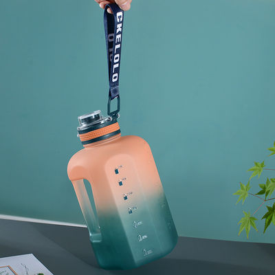 Εμπορικός αγοραστής Custom Logo 1.6L 2.2L μπουκάλι νερού για γυμναστήριο Αθλητικά Κύπελλο πλαστικό ταξίδι