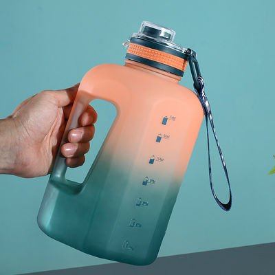 Εμπορικός αγοραστής Custom Logo 1.6L 2.2L μπουκάλι νερού για γυμναστήριο Αθλητικά Κύπελλο πλαστικό ταξίδι