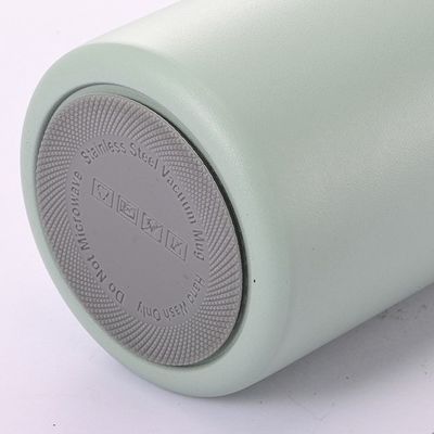 Σύγχρονο στυλ σχεδιασμού 500ml/600ml μπουκάλι νερού από ανοξείδωτο χάλυβα με λαβή σχοινιού