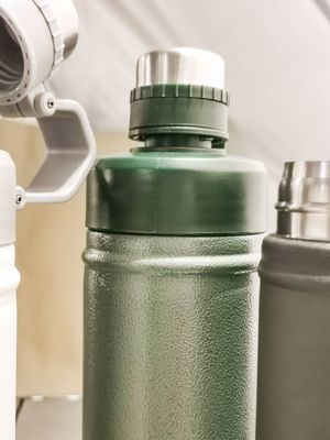 Επαναχρησιμοποιήσιμο Πολυχρωματικό 422,2 γραμμάρια Πλεονέκτημα Αδιάβροχο 750 ml Θερμό 550 ml Φιαλίδιο Συγκρότημα δώρων