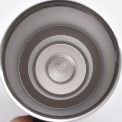 Προσαρμοσμένο λογότυπο 40 Oz Διπλό τοίχωμα ατσάλινο ταξιδιωτικό λαβή για εύκολο ταξίδι