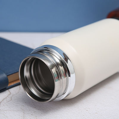 Απομονωμένο μπουκάλι νερού 600ml/800ml/1000ml LED θερμοκρασία οθόνη Custom Logo Camping